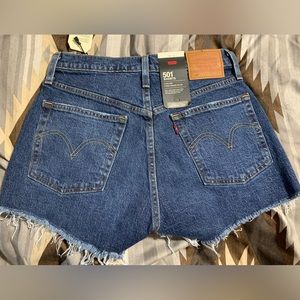 New with tags. Never worn, high rise Levi 501 women’s shorts size 26.
